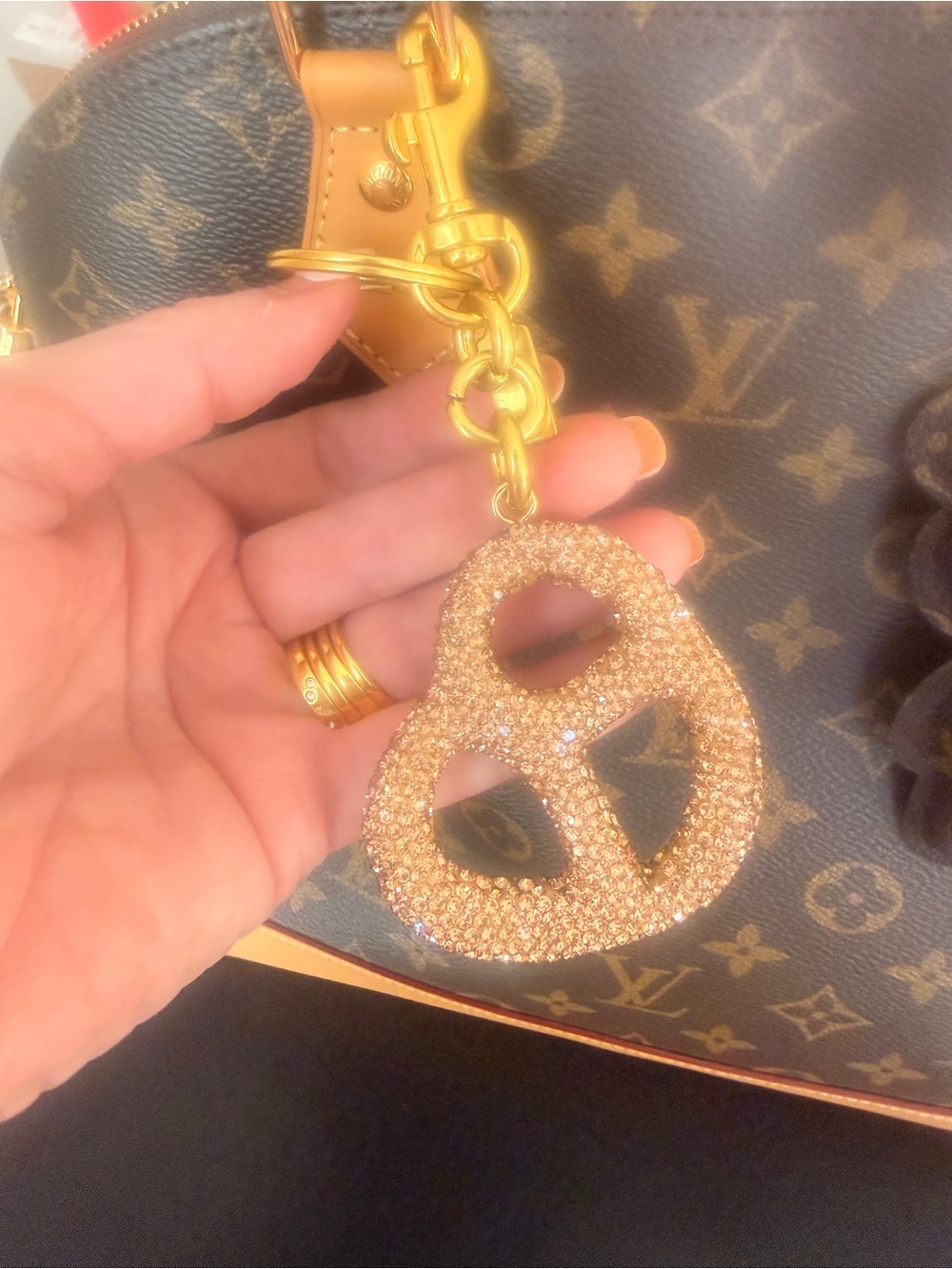 Crystal pretzel bag charm with brass - Picture 5 of 5